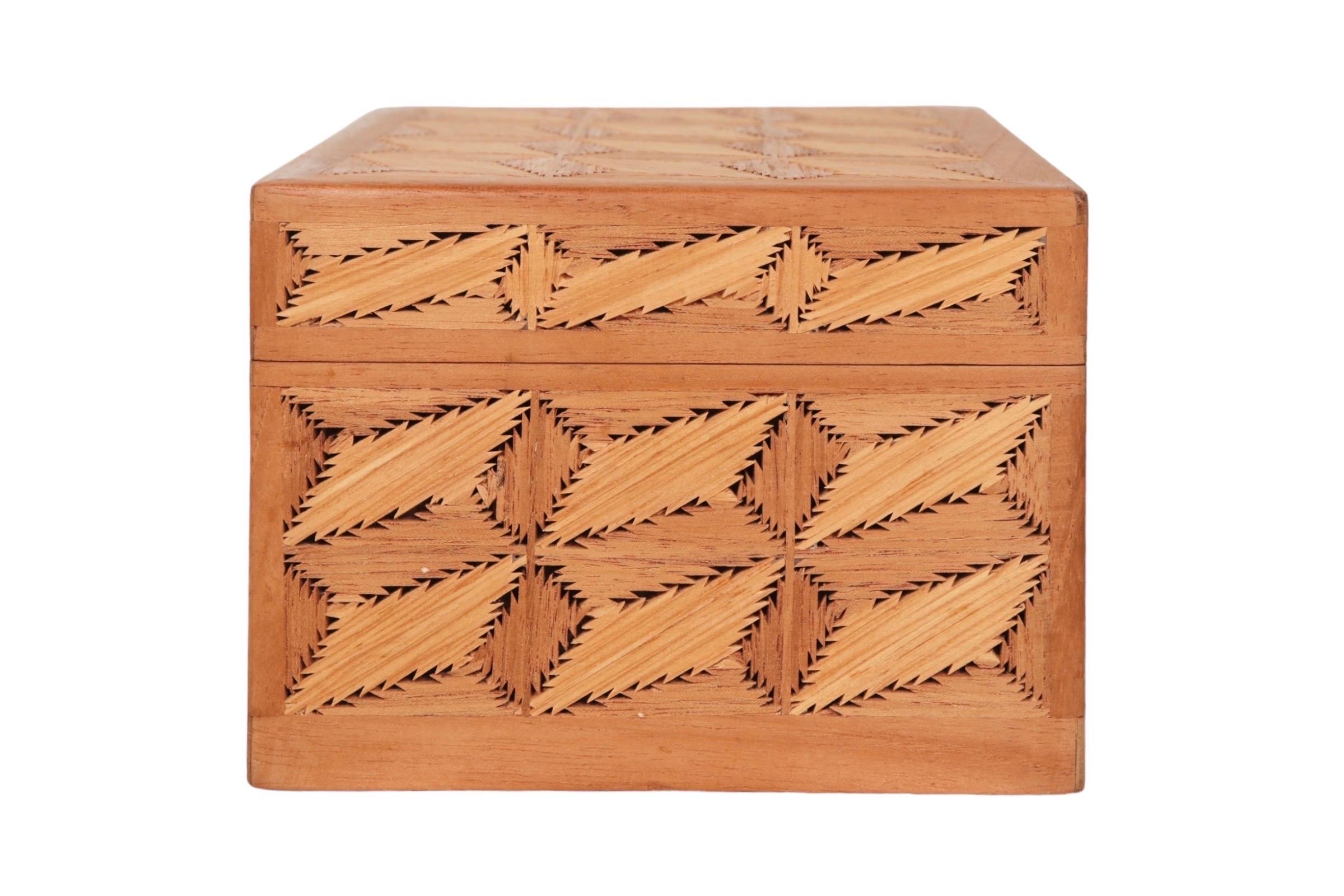 Intarsien-Schmuckkästchen aus Holz im Angebot 1