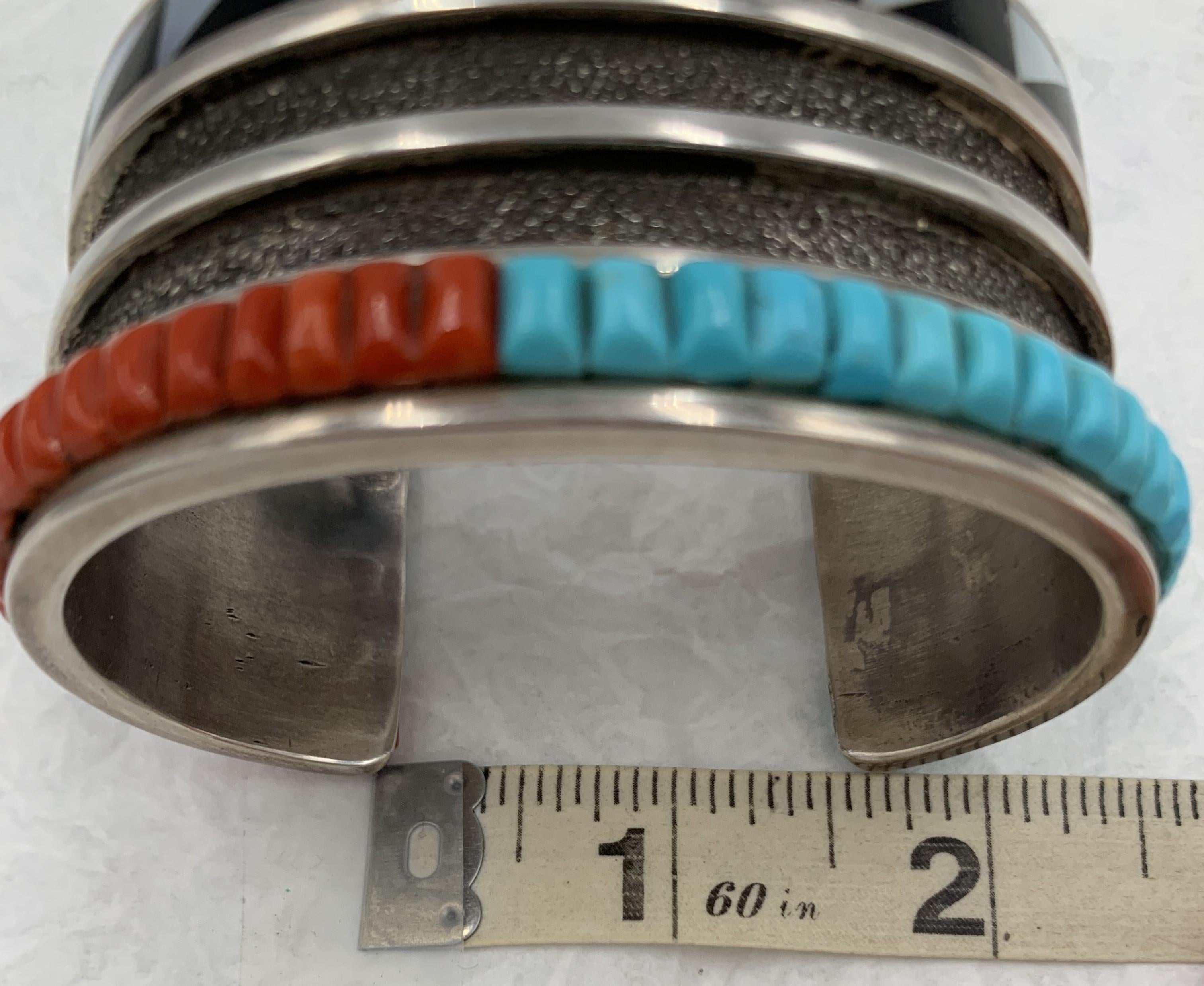 Bracciale in argento con intarsio di corallo, turchese, getto e madreperla in vendita 5