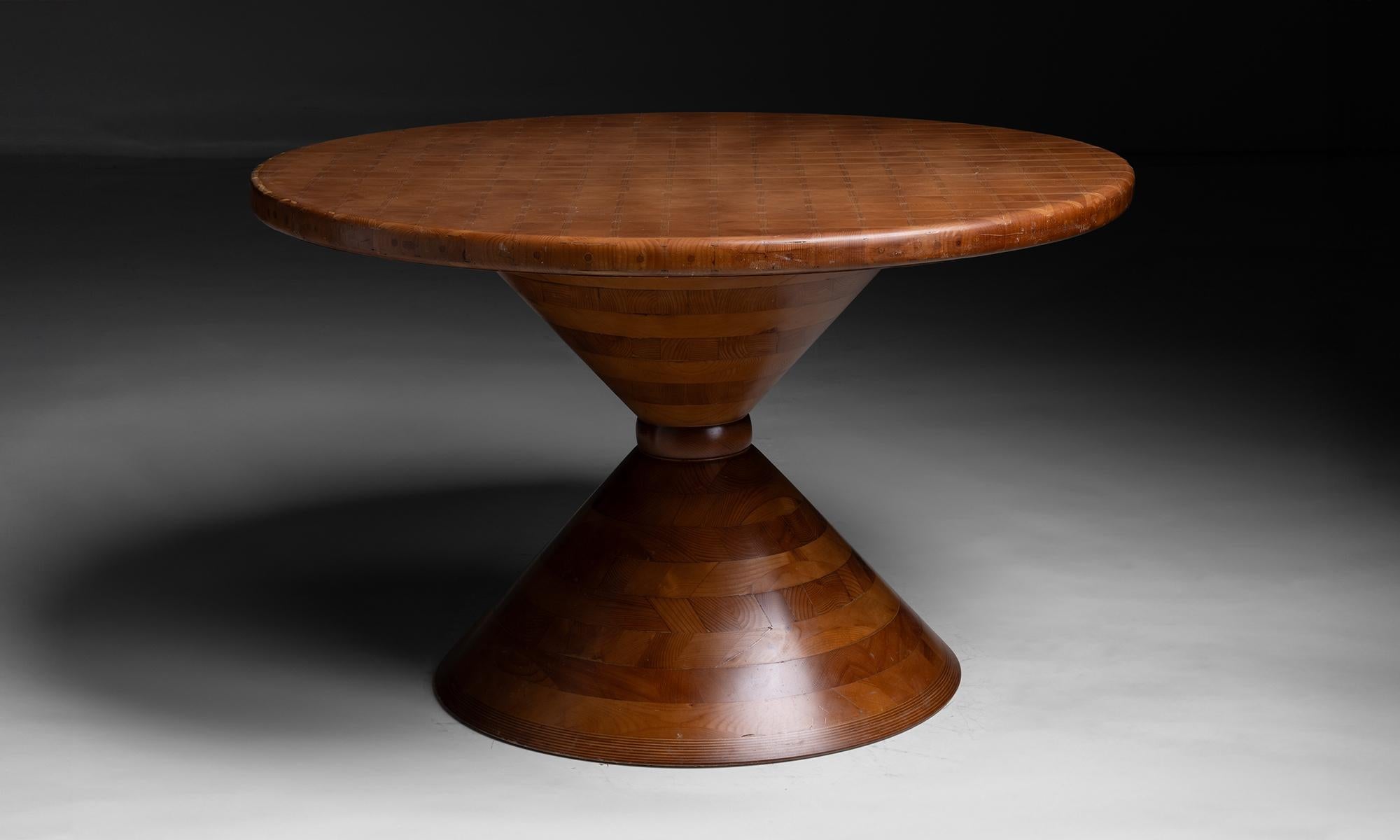 Inlay Dining / Centre Table
Italy circa 1960
Mahogany table with inlay, in two pieces.
48