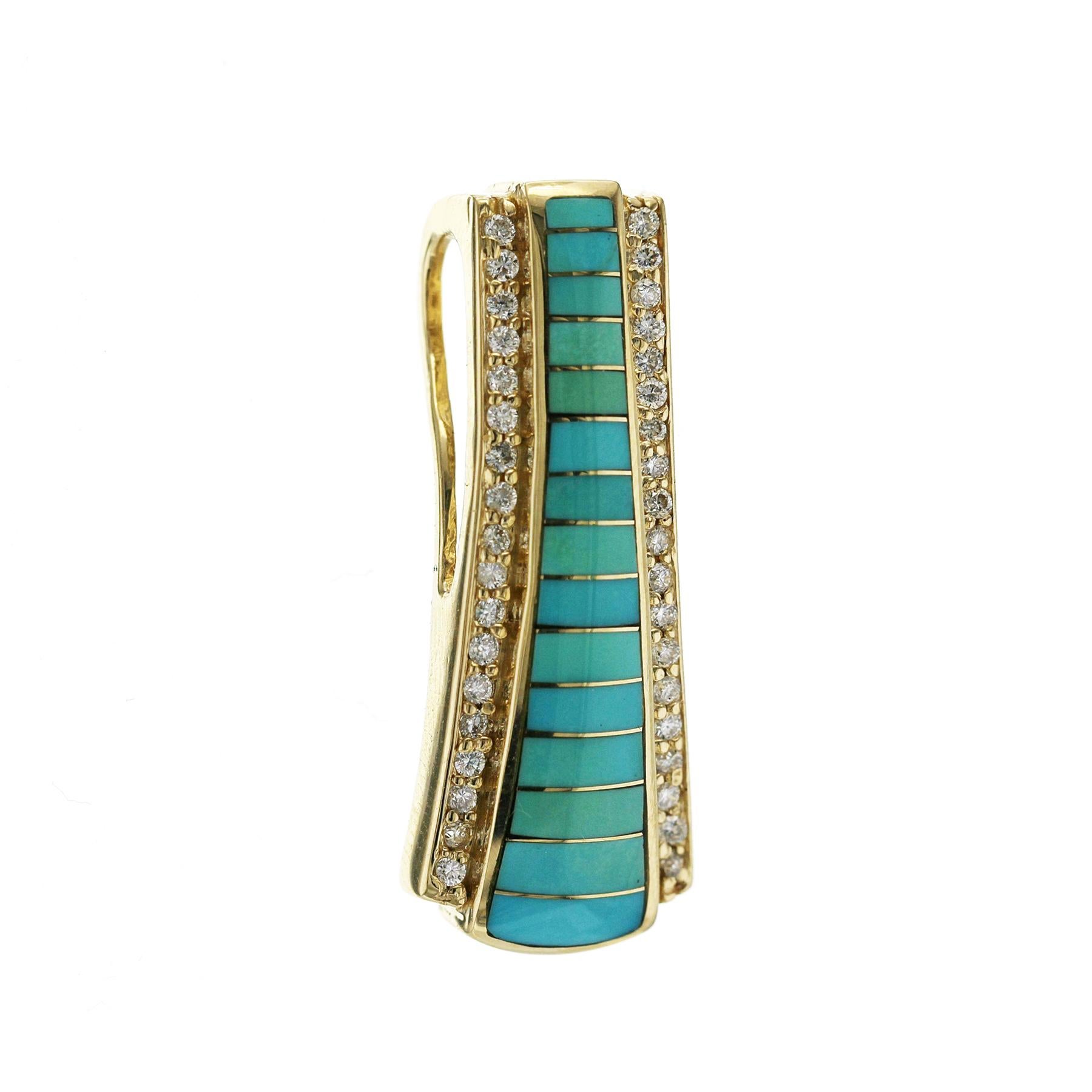 100% authentique, 100% satisfaction client
Hauteur : 35 mm
Largeur : 13 mm
Métal : Or jaune 14K 
Poinçons : 14K
Poids total : 10,8 grammes
Pierre : Turquoise de laboratoire et diamant de 0.15 CT Couleur H-L Clarté SI-I
Condit : Pré-utilisé
Prix de