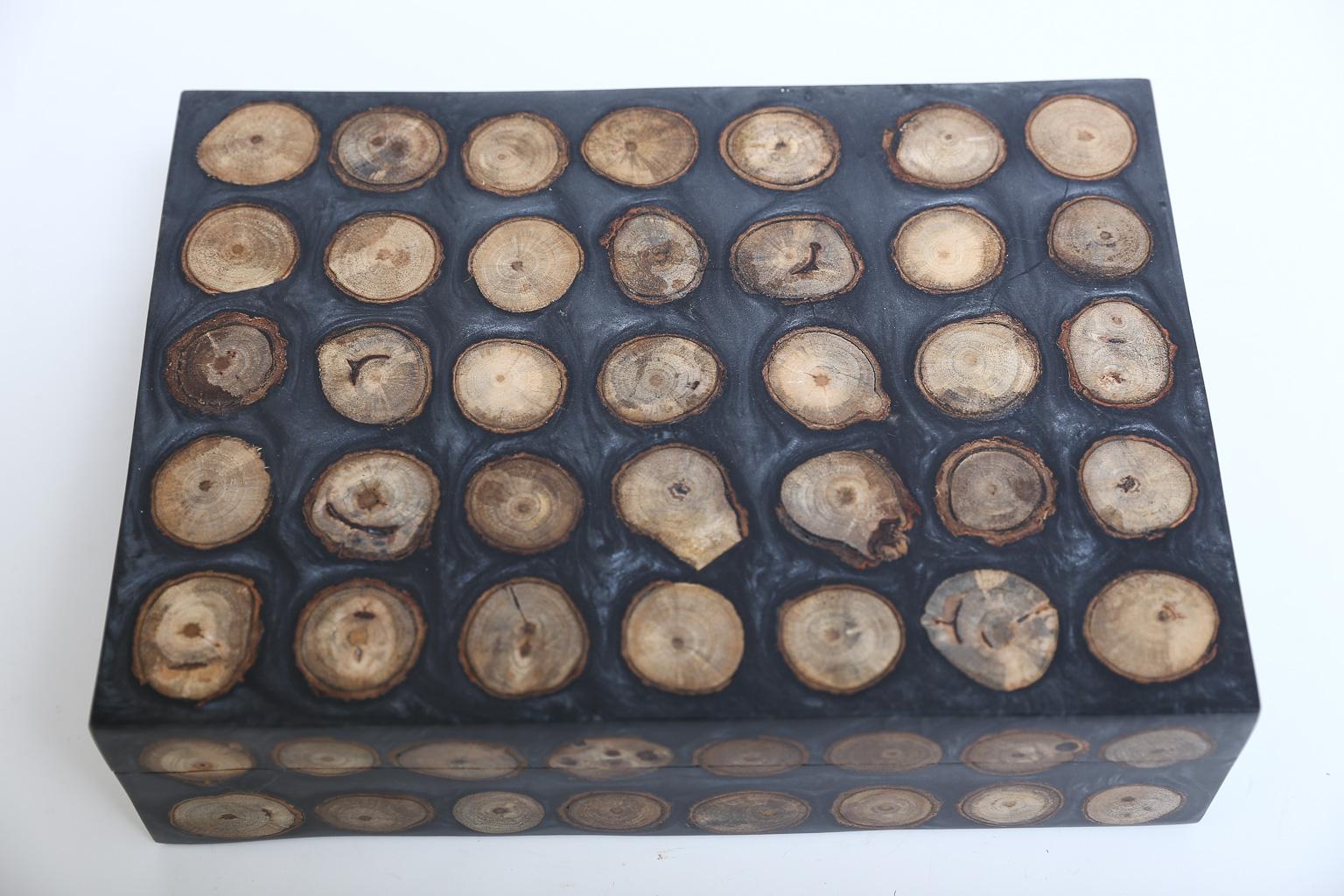 Inlay-Holzkiste aus natürlichen Materialien gefertigt.