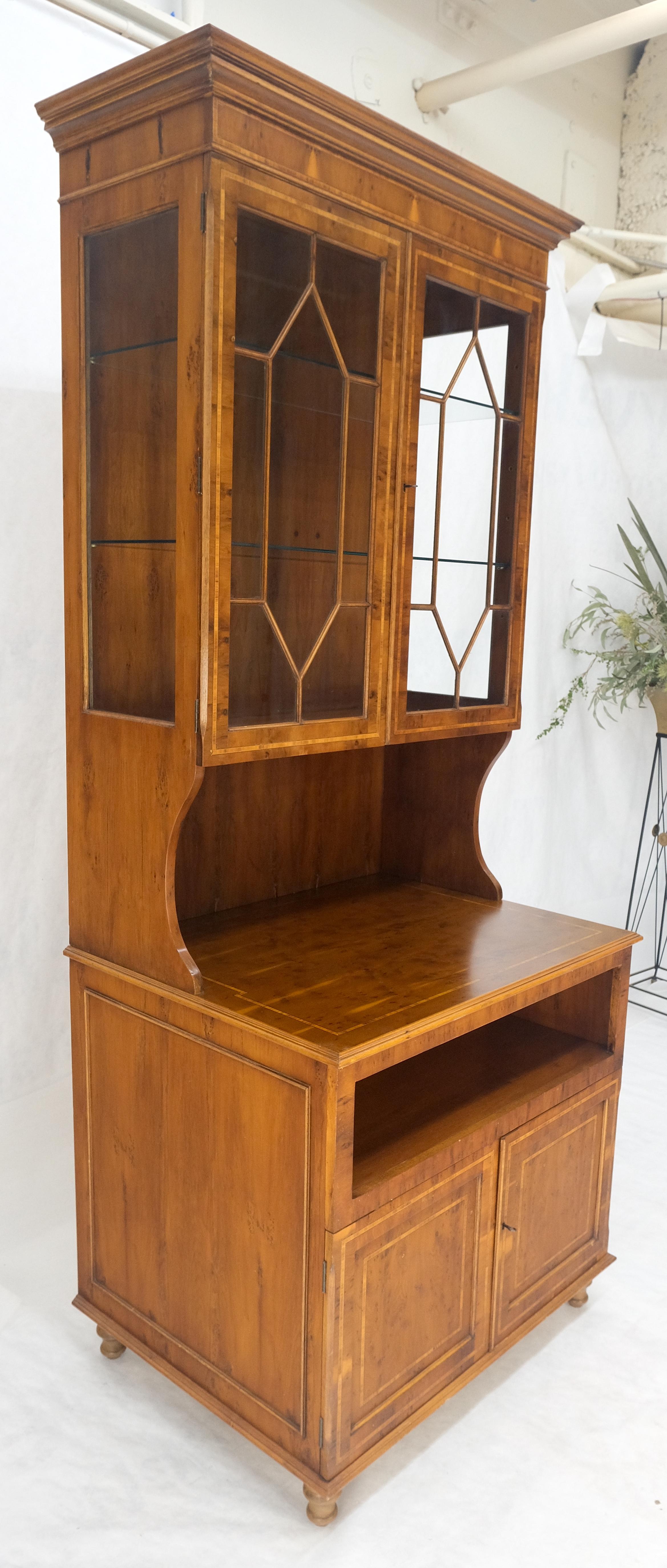 Vetrinetta con base profonda in legno di tasso intarsiato da 89