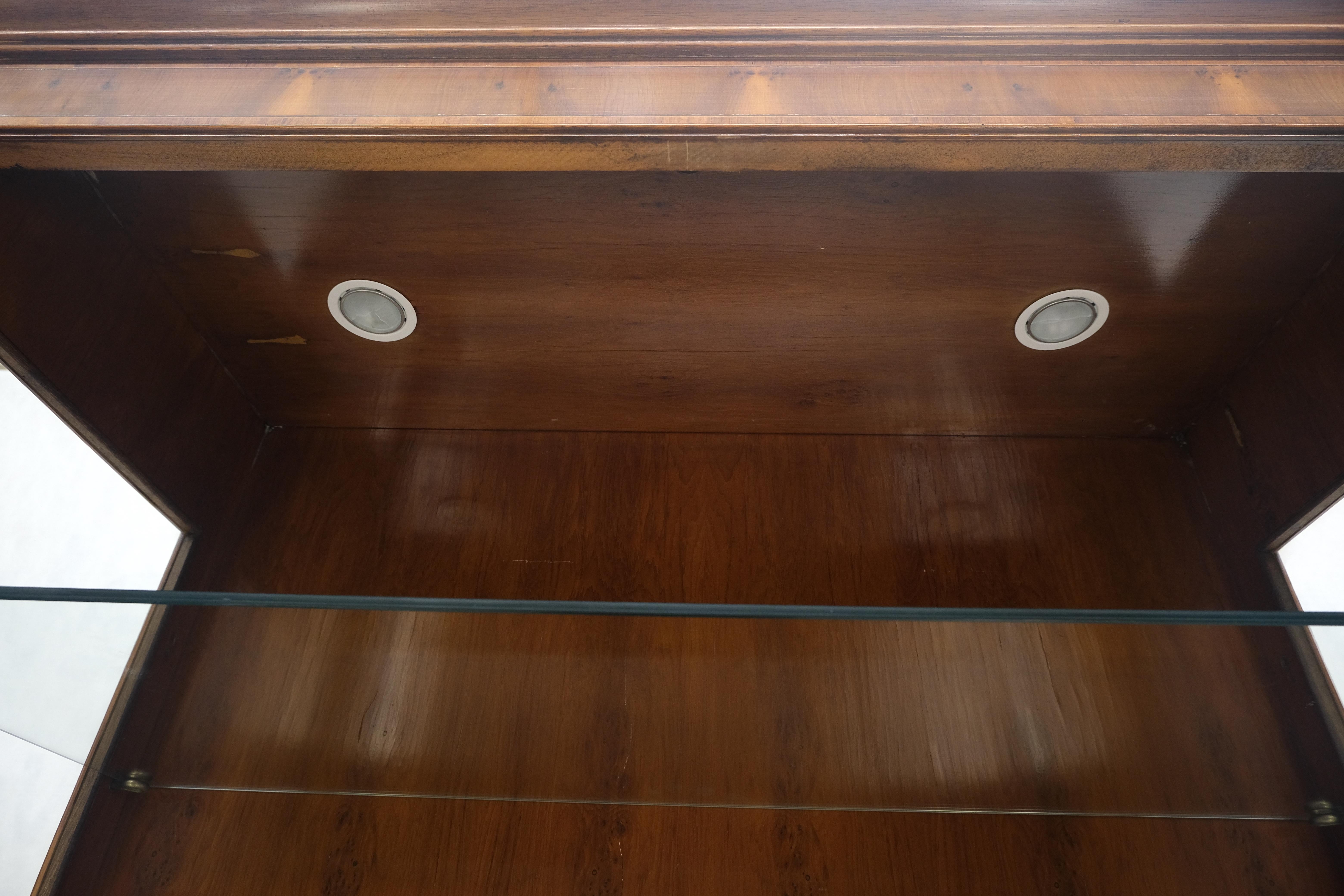Vetrinetta con base profonda in legno di tasso intarsiato da 89