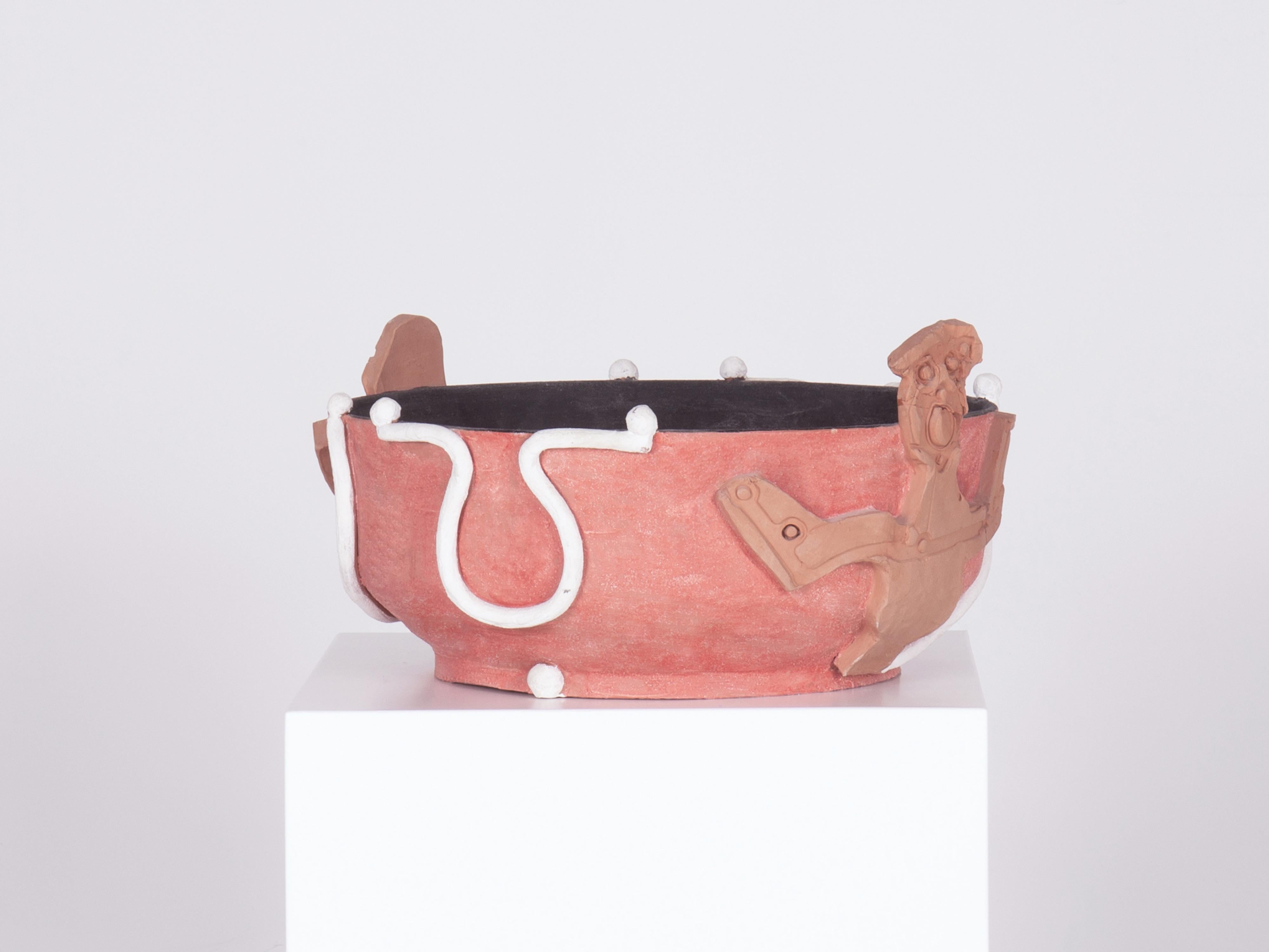 Innaffiare il linguaggio di Roberto Matta è una ciotola creata da Bottega Gatti in occasione della mostra 