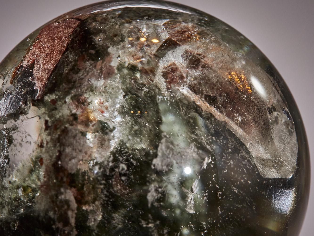 Zambien Paysage intérieur - Sphère de quartz avec inclusion de cristaux en vente