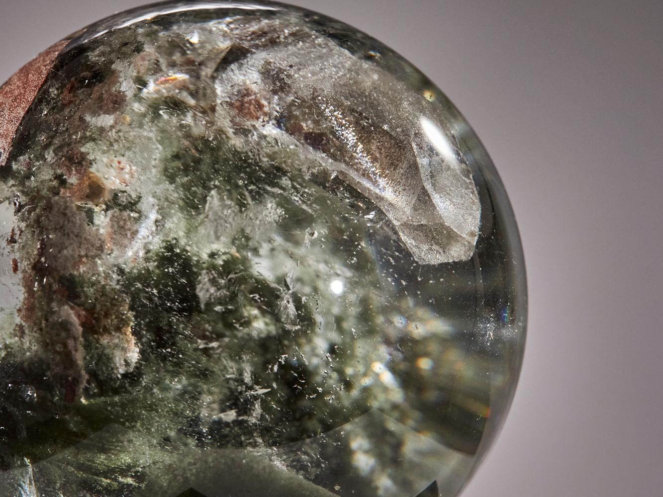 Paysage intérieur - Sphère de quartz avec inclusion de cristaux en vente 2