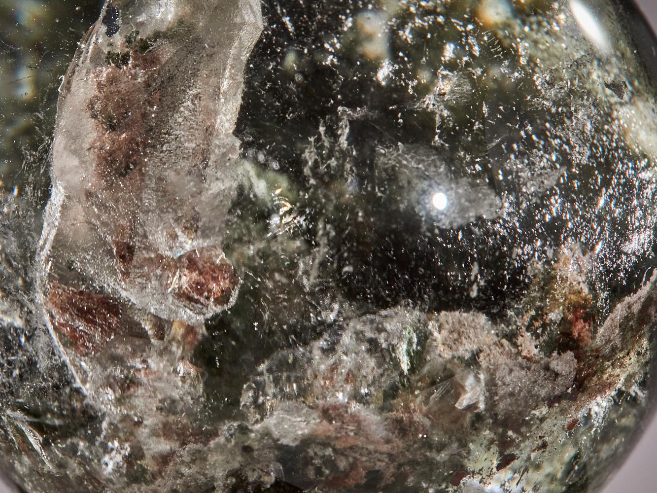 Paysage intérieur - Sphère de quartz avec inclusion de cristaux en vente 3
