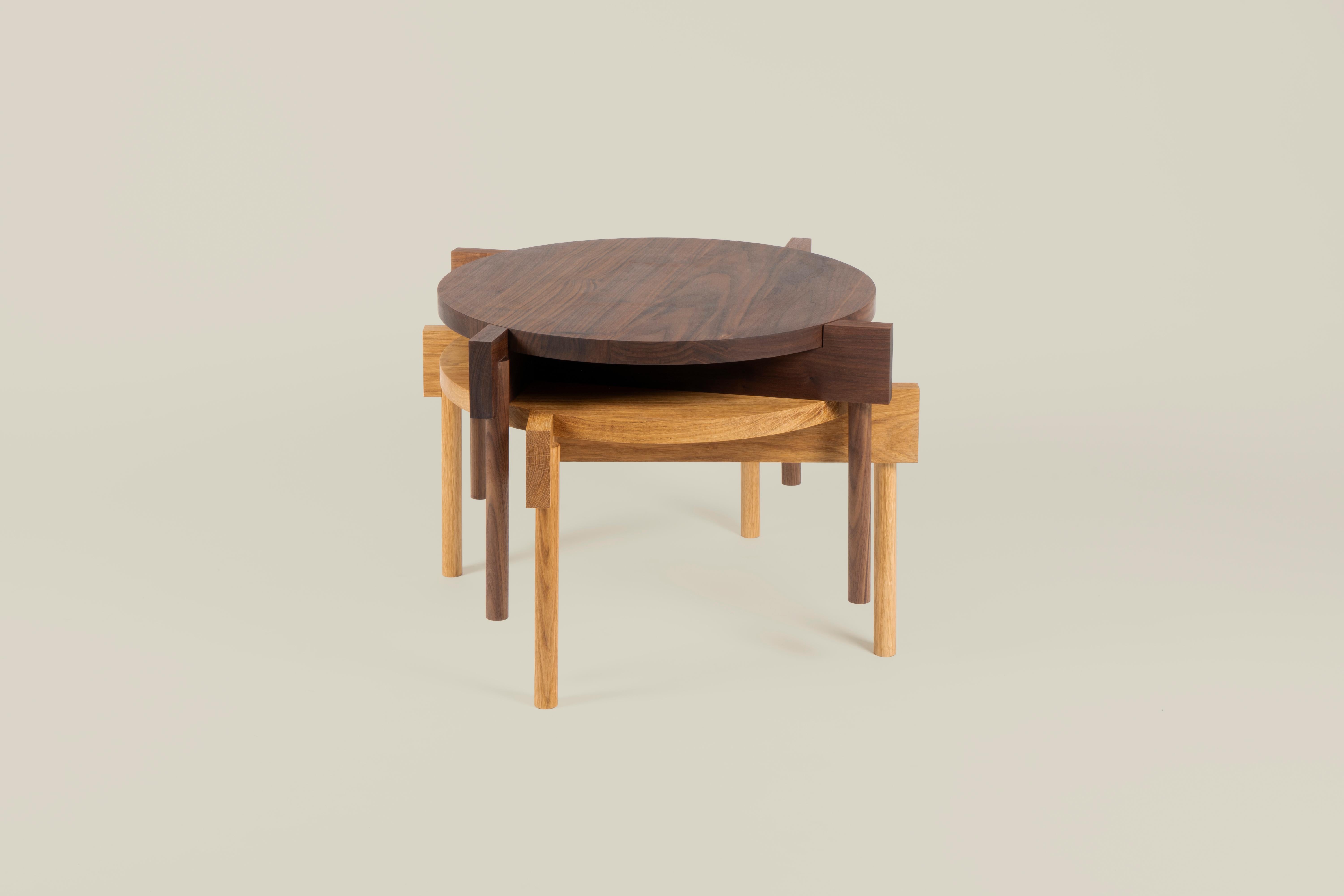Overlapping Walnut Coffee Table with Round Top Insert by Antonio De Marco in vendita 2