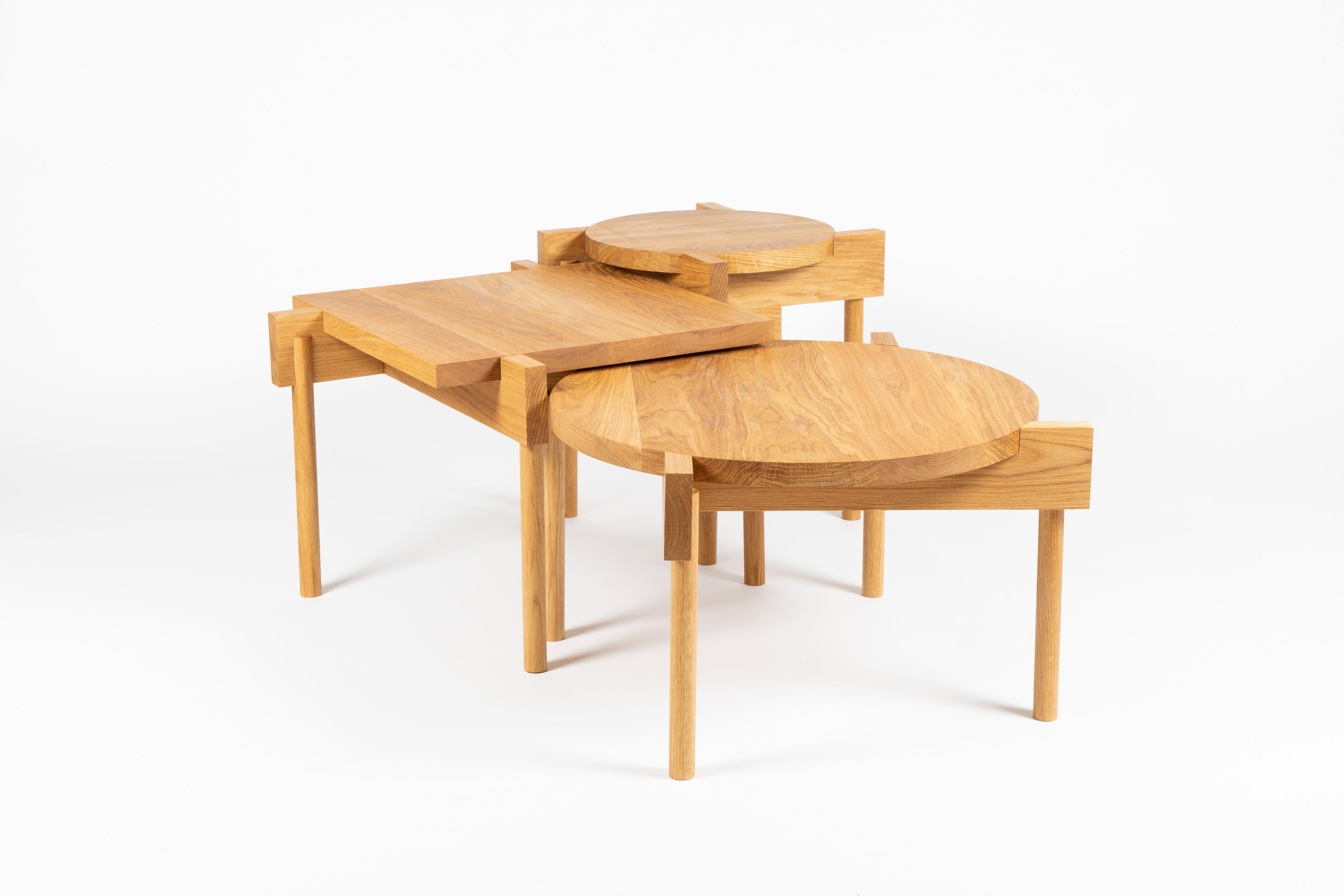 Overlapping Walnut Coffee Table with Round Top Insert by Antonio De Marco in vendita 4