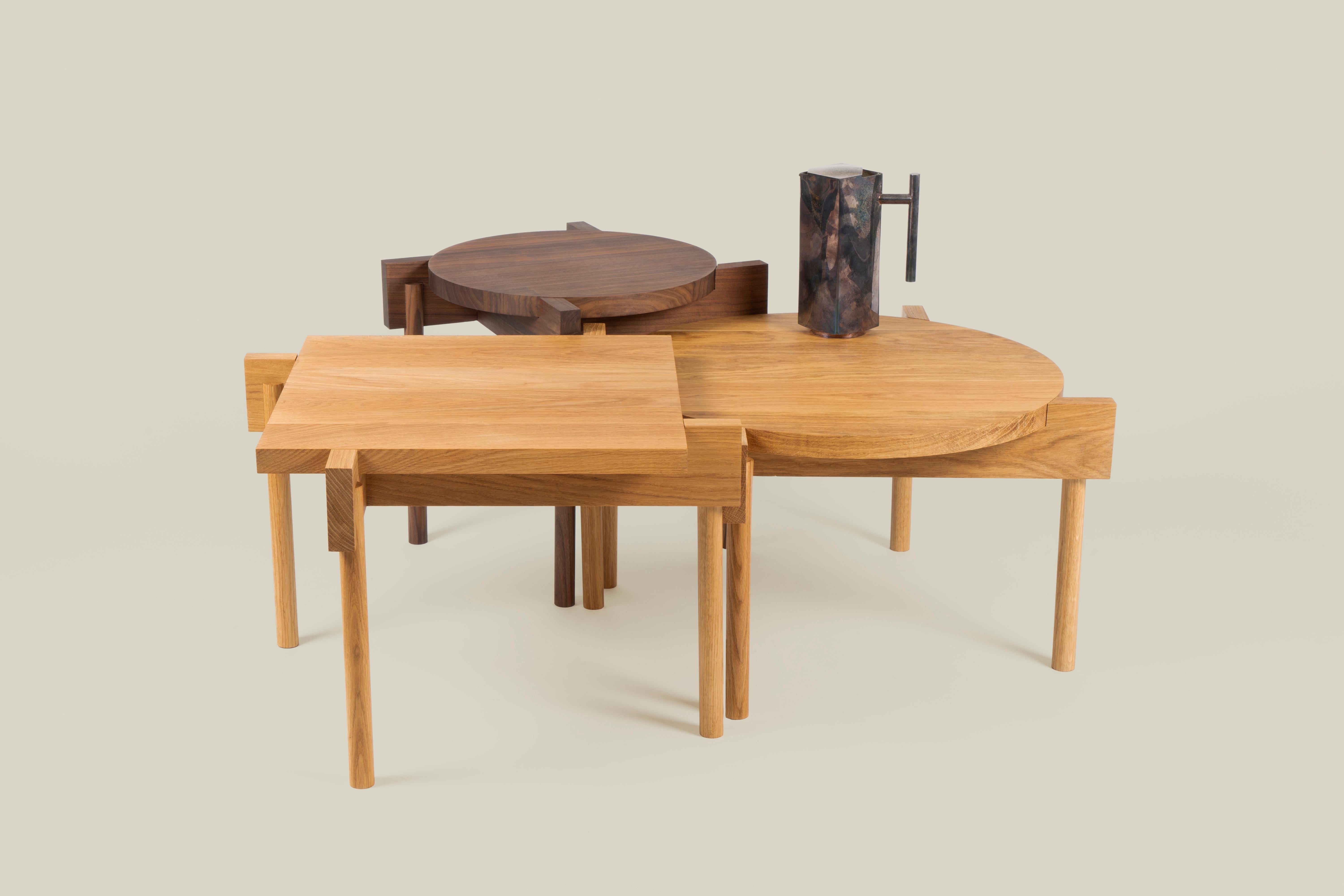 Overlapping Walnut Coffee Table with Round Top Insert by Antonio De Marco in vendita 1