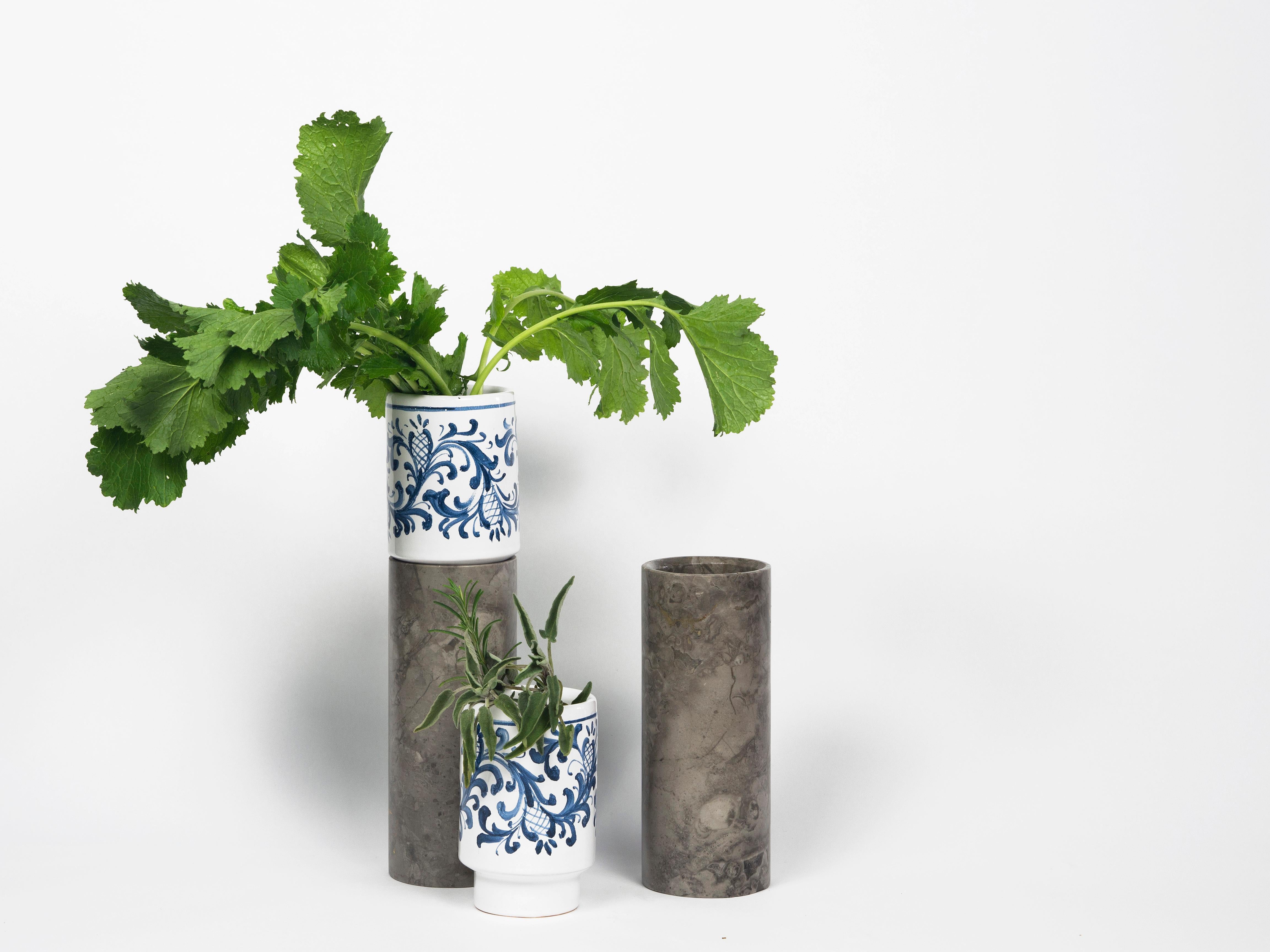Vase for cut flowers in marble and ceramic that tells of a slow and gradual process of learning of man from nature. Man observes, inspires, imitates and experiments to create what will become innovation / evolution, the tradition of an era. The