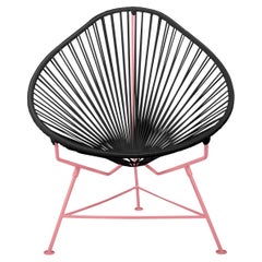 Innit Designs chaise Acapulco tissée noire sur cadre corail