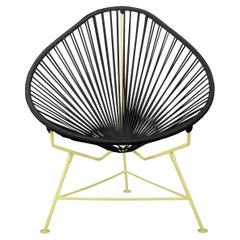 Innit Designs chaise Acapulco tissée noire sur cadre jaune