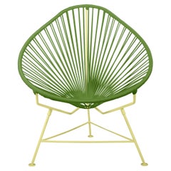 Innit Designs: Acapulco-Stuhl mit Kakteengeflecht auf gelbem Rahmen