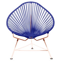 Innit Designs - Chaise Acapulco - Tissage bleu profond sur cadre en cuivre
