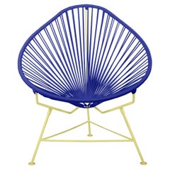 Innit Designs chaise Acapulco tissée en bleu profond sur cadre jaune
