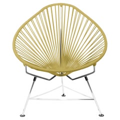 Innit Designs: Acapulco-Stuhl mit Goldgeflecht auf Chromrahmen