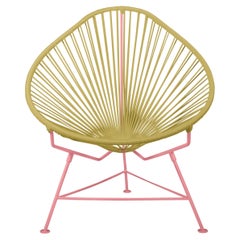 Innit Designs chaise Acapulco tissée en or sur cadre corail