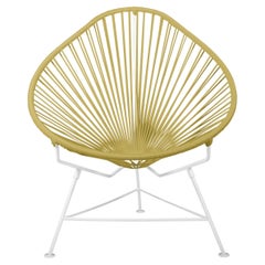 Innit Designs - Chaise Acapulco - Tissage doré sur cadre blanc