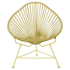 Innit Designs chaise Acapulco tissée en or sur cadre jaune