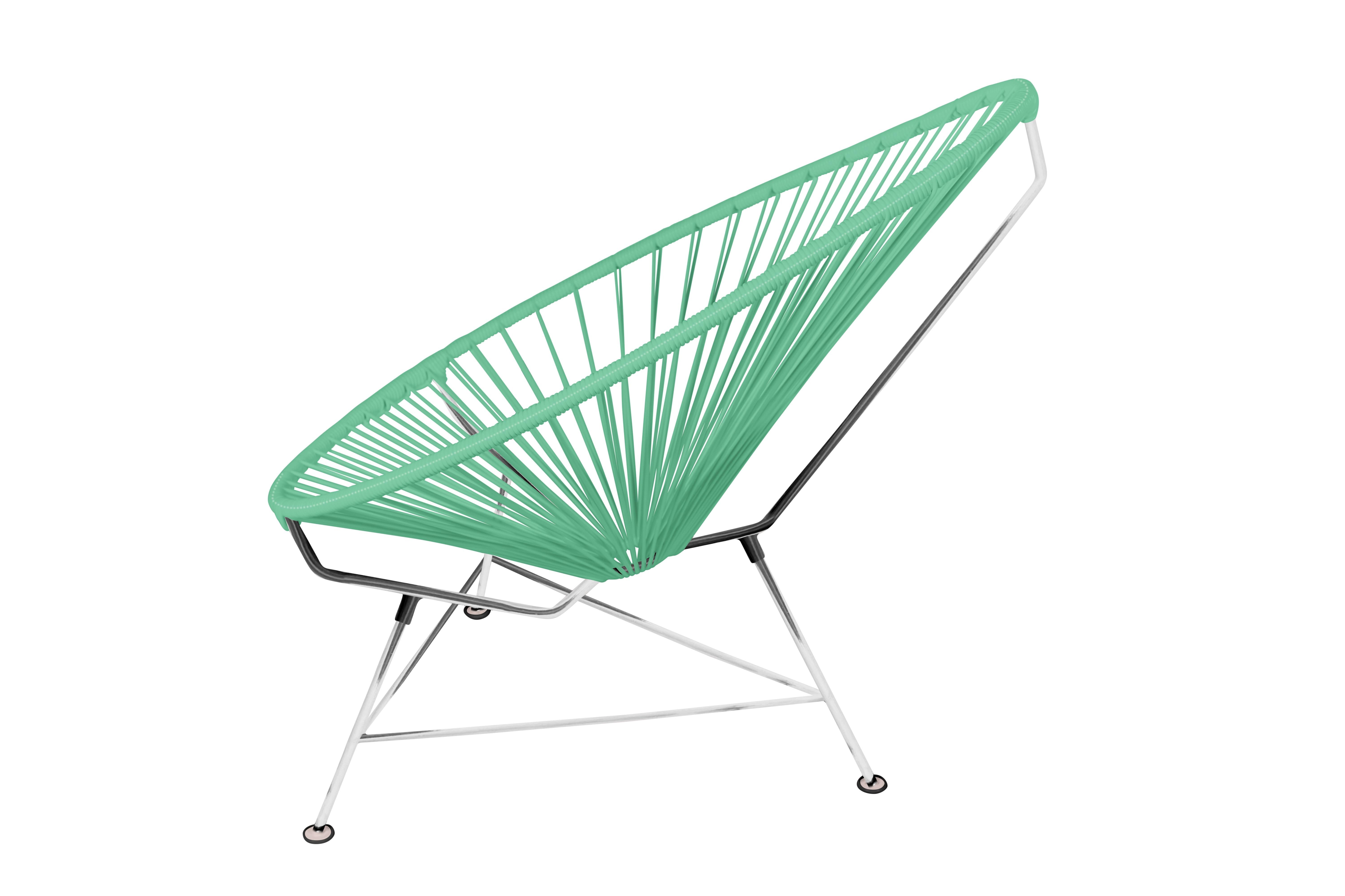 Moderne Innit Designs fauteuil Acapulco tissé couleur menthe sur cadre chromé en vente