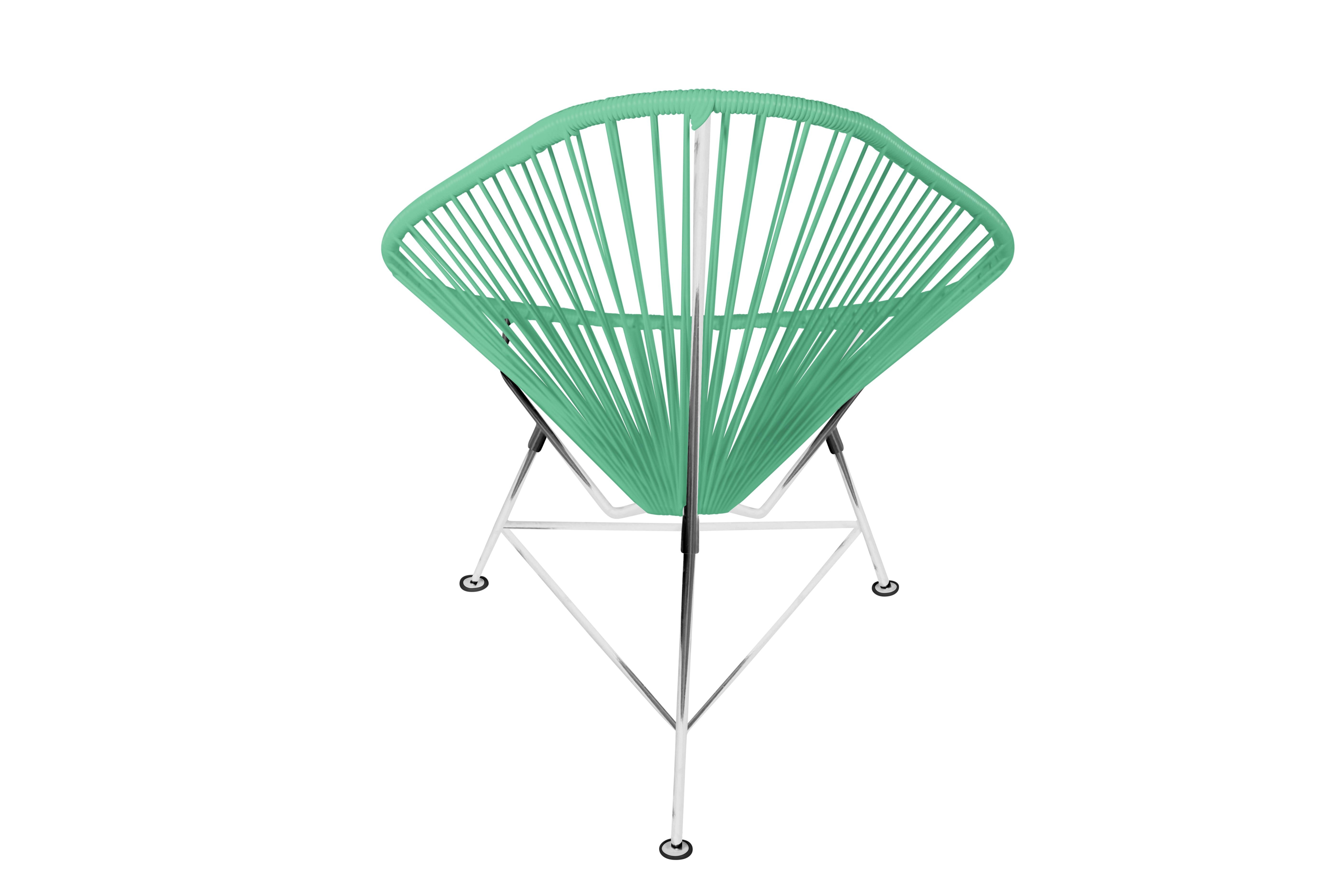Fait main Innit Designs fauteuil Acapulco tissé couleur menthe sur cadre chromé en vente