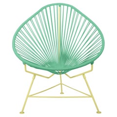 Innit Designs: Acapulco-Stuhl mit mintfarbenem Gewebe auf gelbem Rahmen