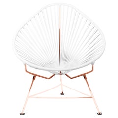 Innit Designs chaise Acapulco tissée en blanc sur cadre en cuivre