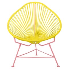 Innit Designs chaise Acapulco tissée en jaune sur cadre corail