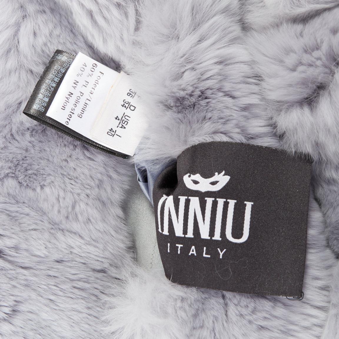 INNIU - Manteau long à carreaux horizontaux en cuir et fourrure - Bleu misty en vente 4