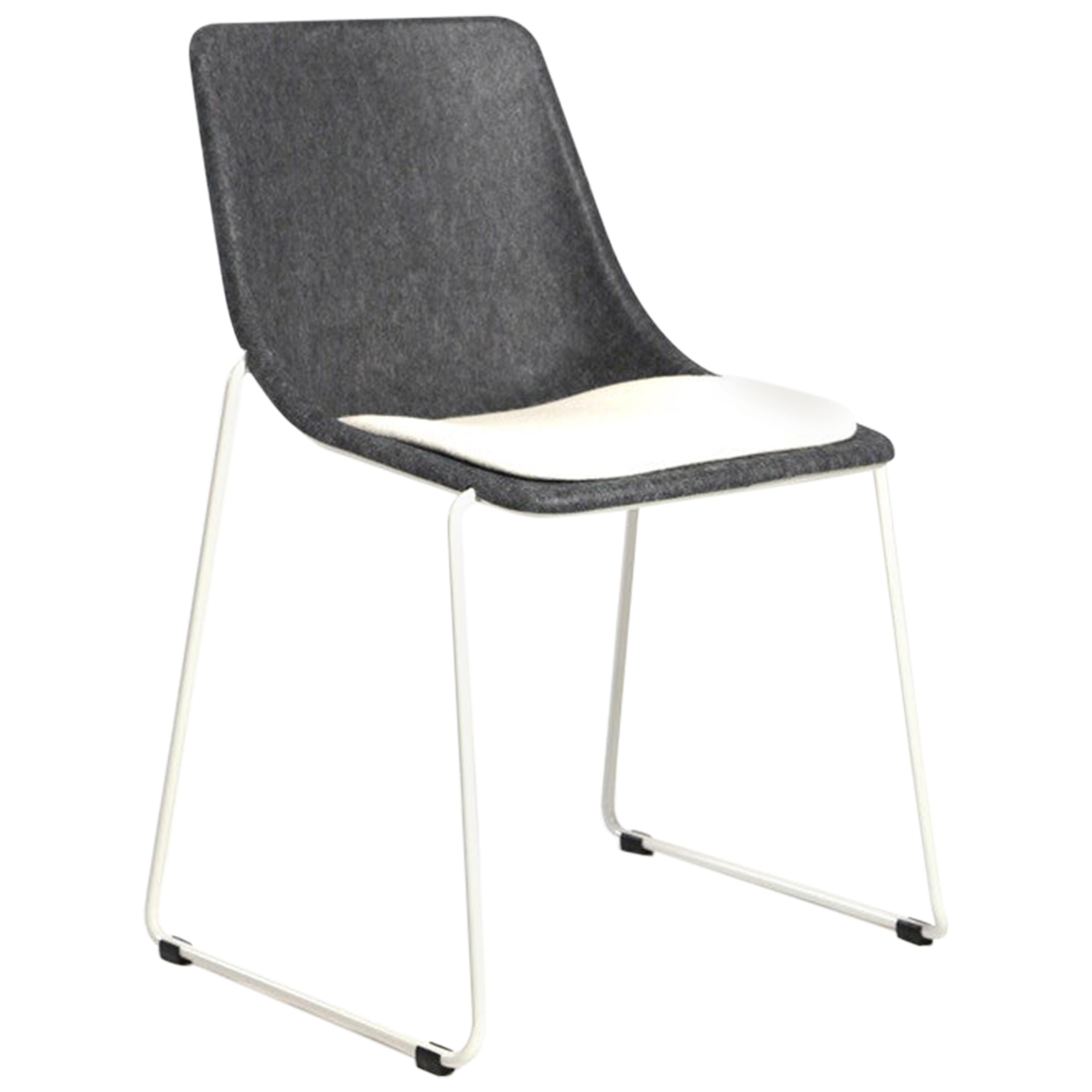 Chaise empilable Inno Kola personnalisable par Mikko Laakonen en vente