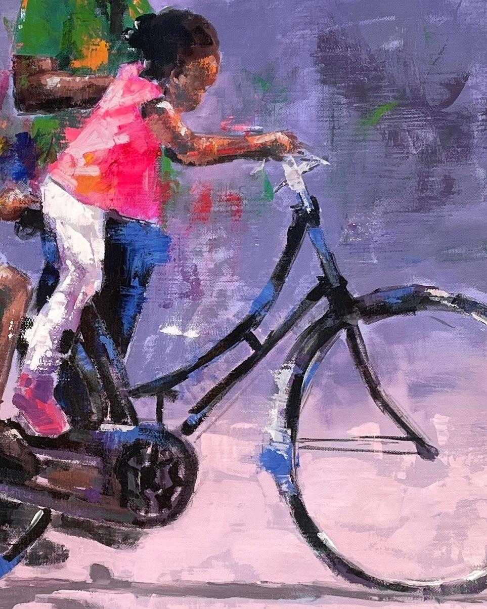 „Familienzeit“ von Innocent Chikezie – lebhaftes figuratives Gemälde auf Lila im Angebot 3