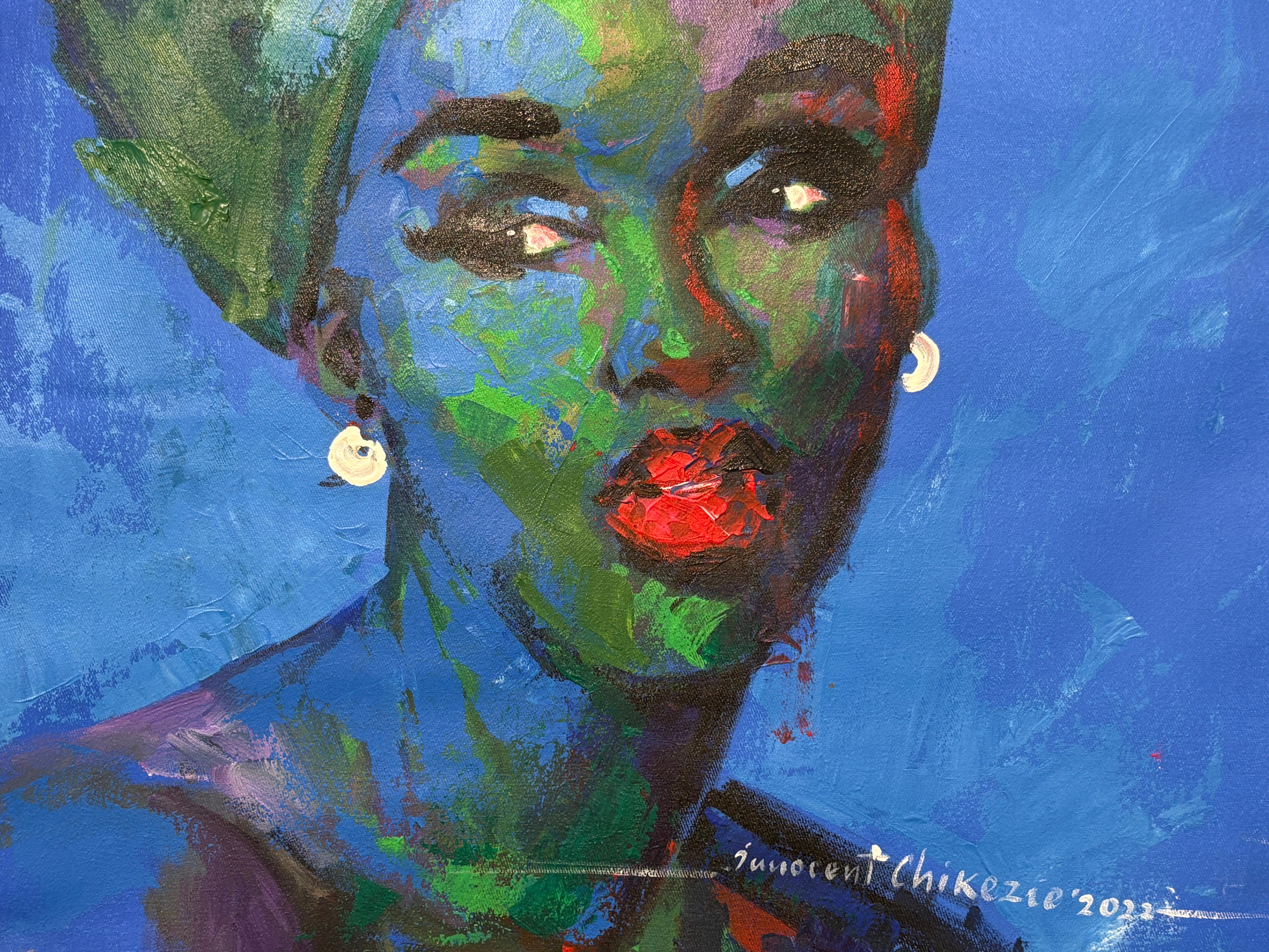 « Ses yeux » par Innocent Chikezie - Portrait moderne nigérian bleu, vert et rouge en vente 3