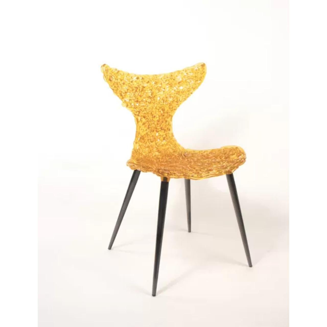 Sedia innovativa - Design fluido con riflessi di luce e opzioni di colore audaci In condizioni Nuovo in vendita a Monroe, NY
