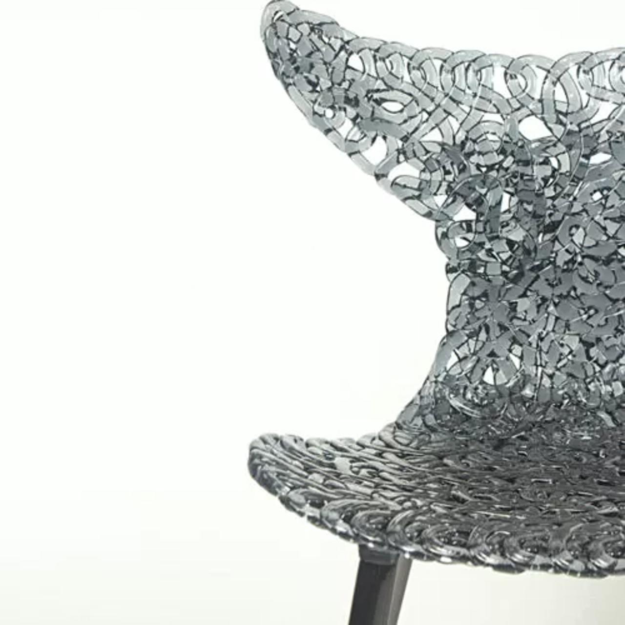 Americano Sedia innovativa - Design fluido con riflessi di luce e opzioni di colore audaci in vendita