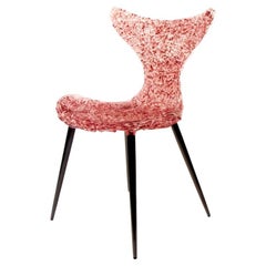Innovative Chair – Fluid Design with Lighting Reflections and Bold Color Options