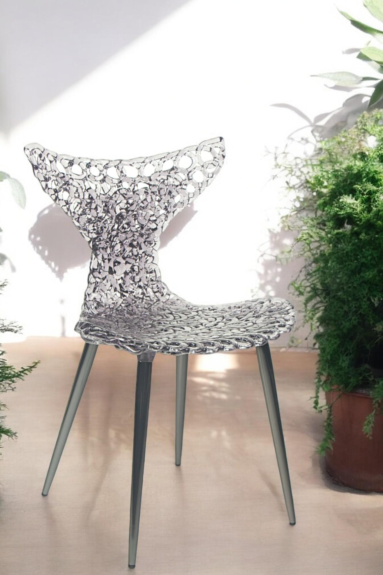 Inspirada en los gráciles movimientos de un pez, la Silla Innovadora presenta un divertido diseño de cola invertida, que capta tanto la fluidez como la elegancia. Esta moderna silla es más que una simple solución para sentarse: es un captador de