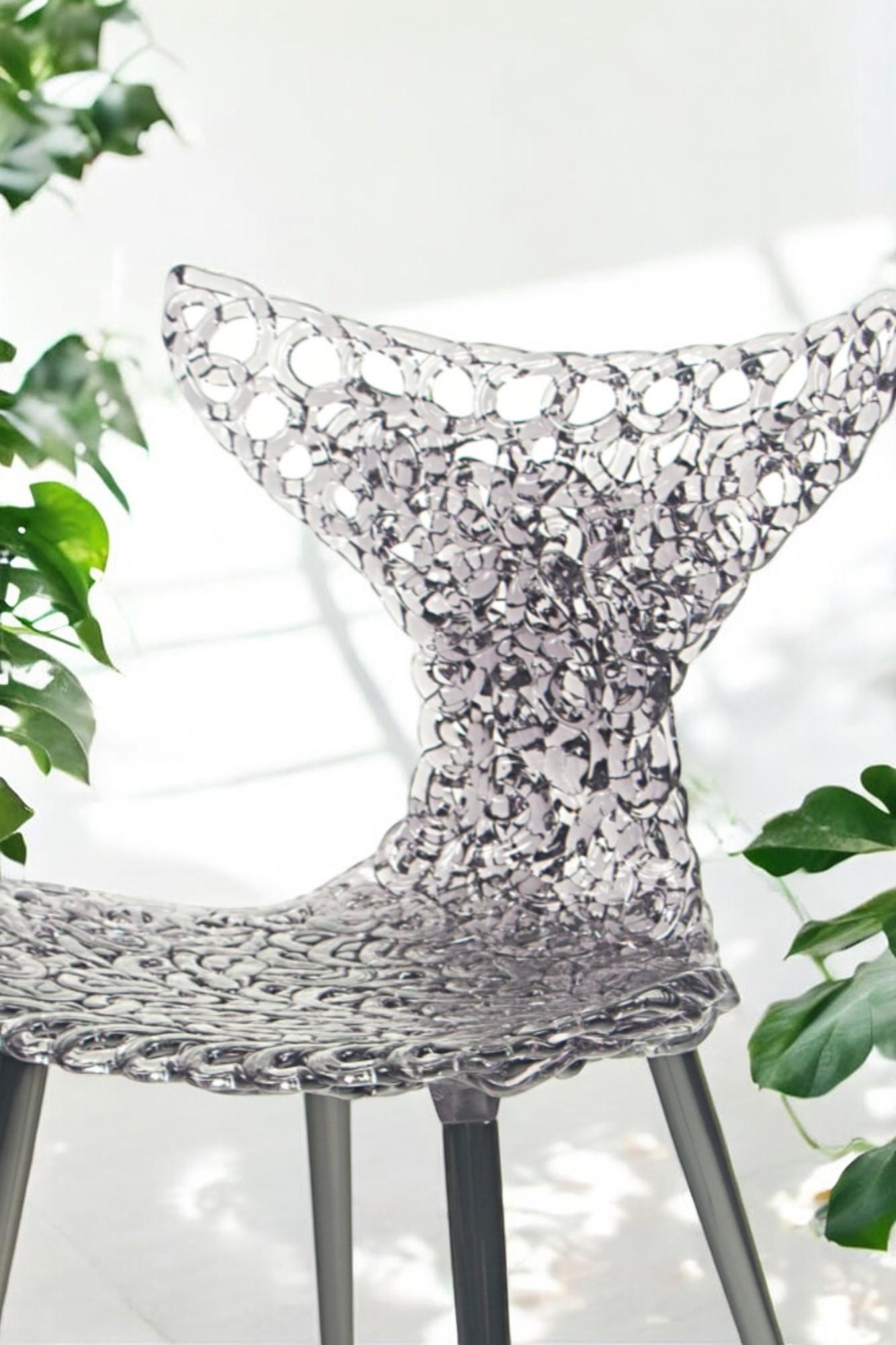 Silla innovadora - Diseño fluido con reflejos luminosos y atrevidas opciones de color Estadounidense en venta