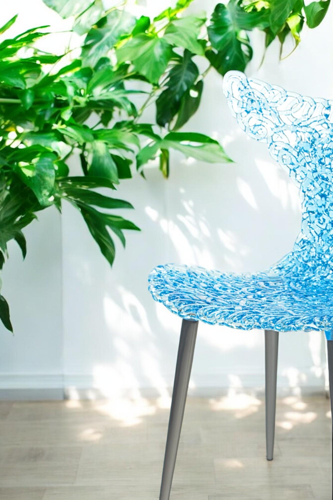 Americano Sedia innovativa - Design fluido con riflessi di luce e opzioni di colore audaci in vendita