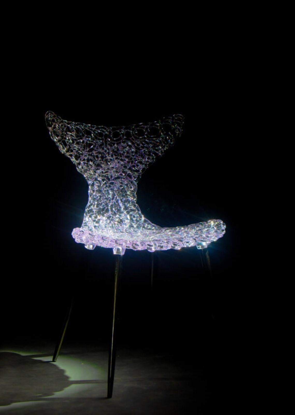 Art Déco Sedia innovativa - Design fluido con riflessi di luce e opzioni di colore audaci in vendita