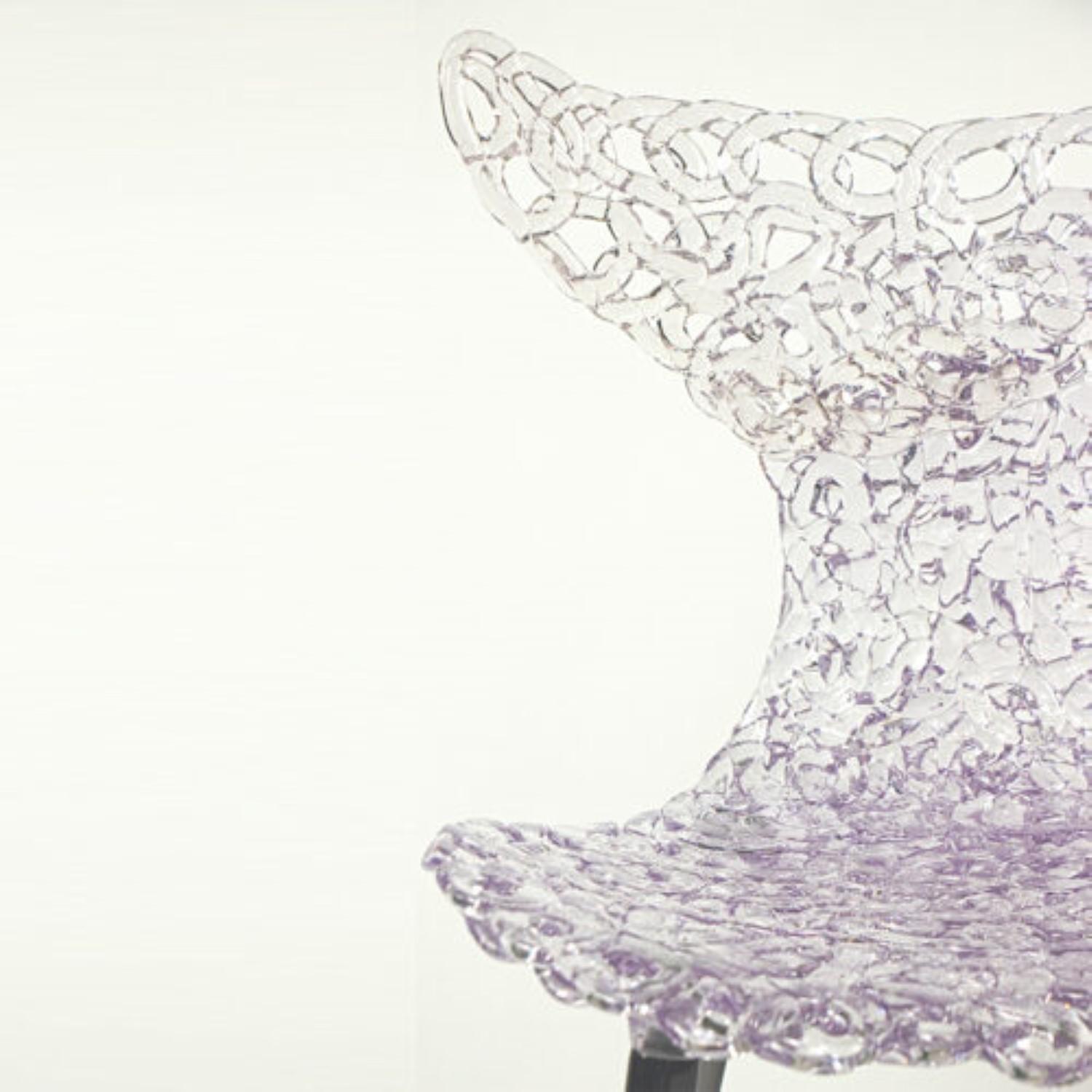 Sedia innovativa - Design fluido con riflessi di luce e opzioni di colore audaci In condizioni Nuovo in vendita a Monroe, NY