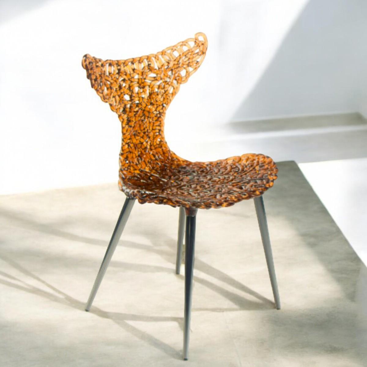 Art Déco Sedia innovativa - Design fluido con riflessi di luce e opzioni di colore audaci in vendita