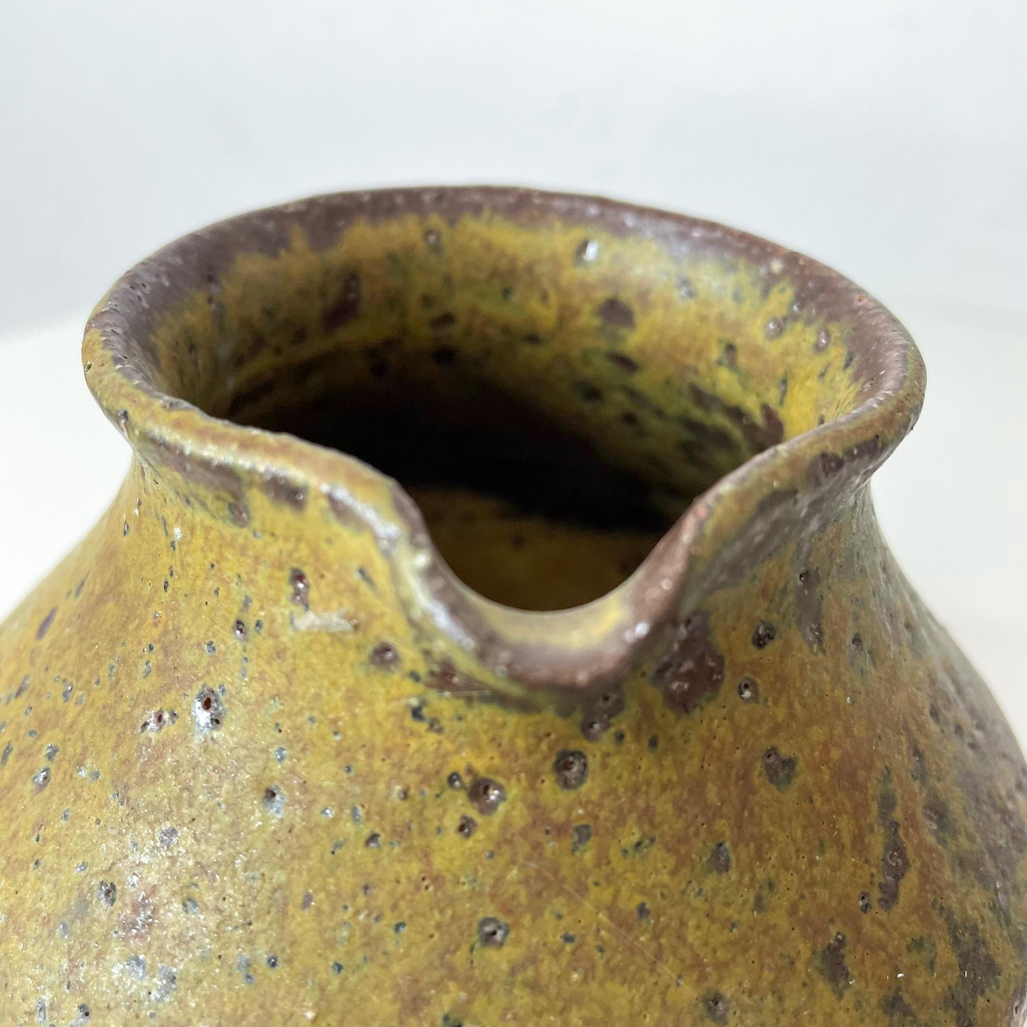 Innovative Glazed Ceramic Muted Yellow Studio Pottery Jug Style Doyle Lane 1960s In Good Condition For Sale In Chula Vista, CA