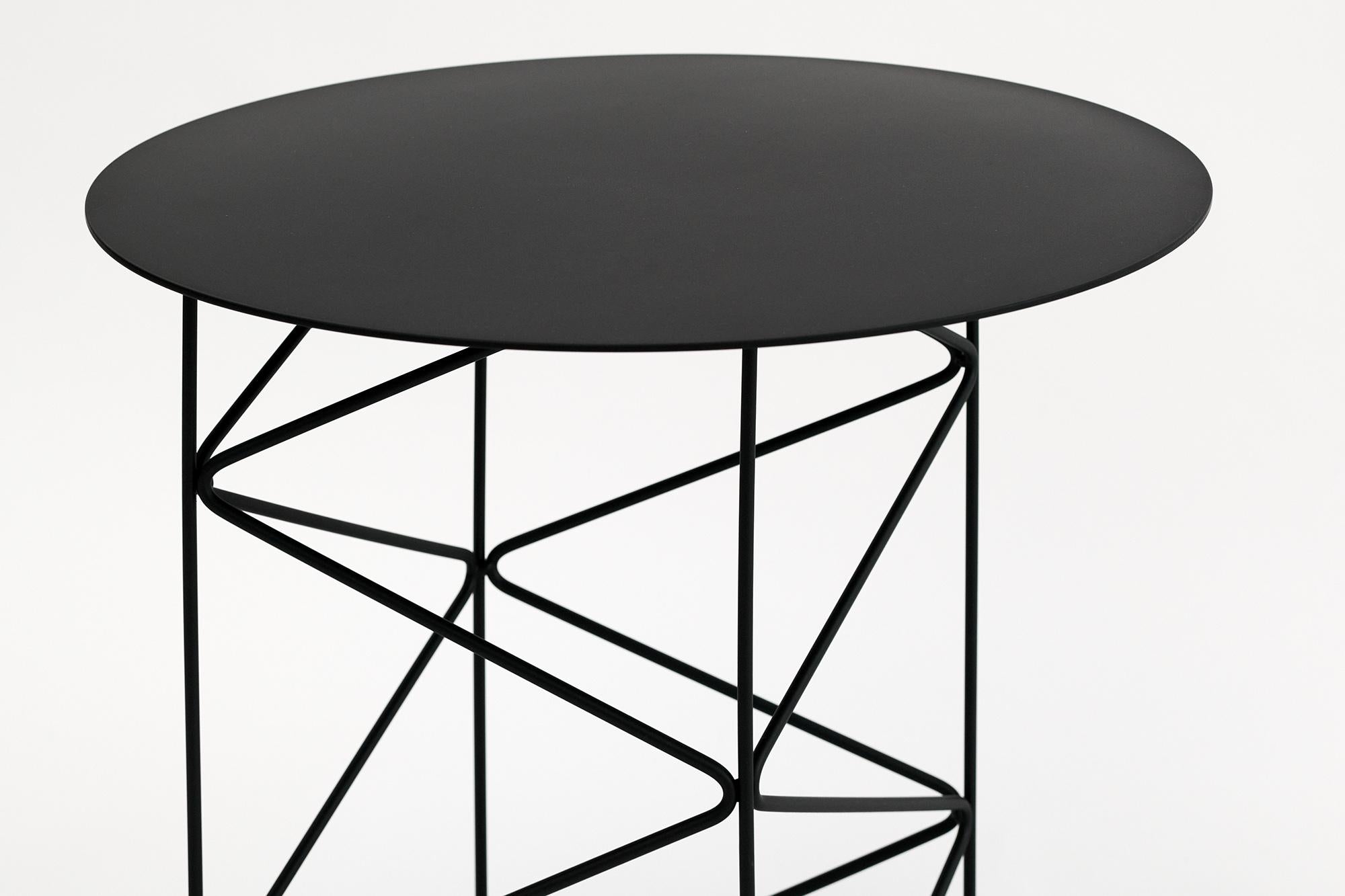 XXIe siècle et contemporain Table d'appoint Inos, géométrique, moderne, acier soudé/blanc pâle poudré en vente
