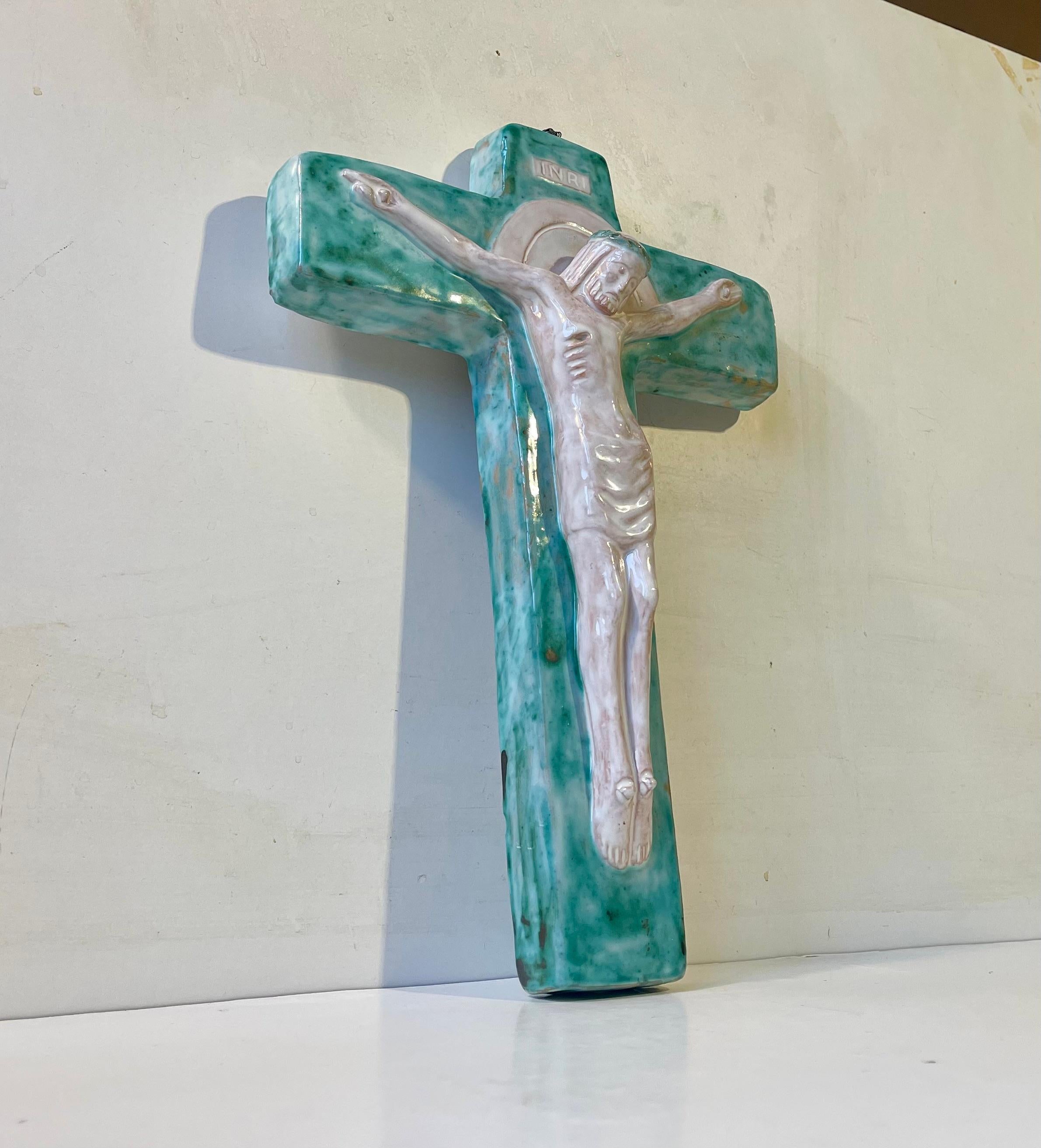 A one of a kind piece and very well made wall crucifix in hand-sculpted and glazed earthenware. It was made in Italy circa 1930-40. INRI: Iesus Nazarenus, Rex Iudaeorum or 'Jesus the Nazarene, King of the Jews' platter slightly raised just above
