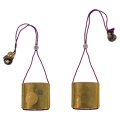 Inro in gold kinji lacquer representing chrysantemum flowers on all sides