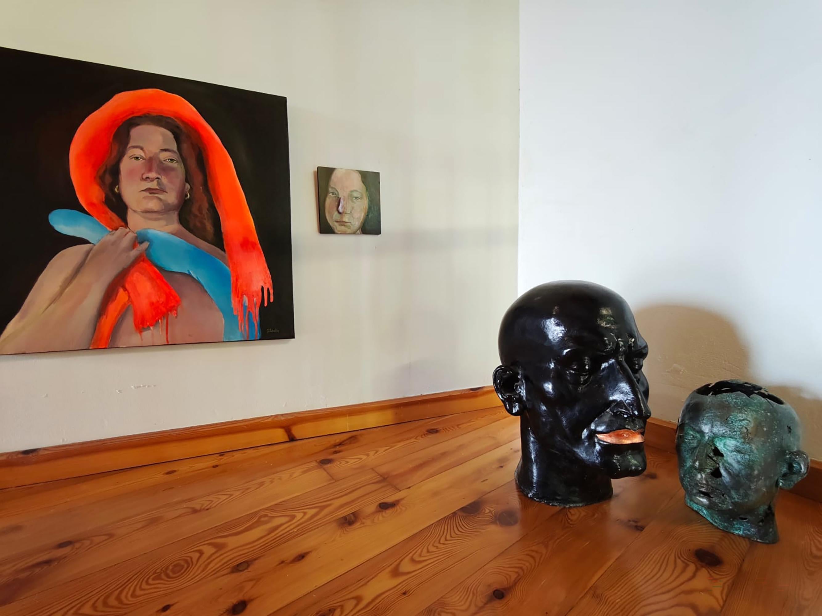 Pintura Figurativa Contemporánea Retrato con Elementos de Goteo Naranja y Azul en venta 3