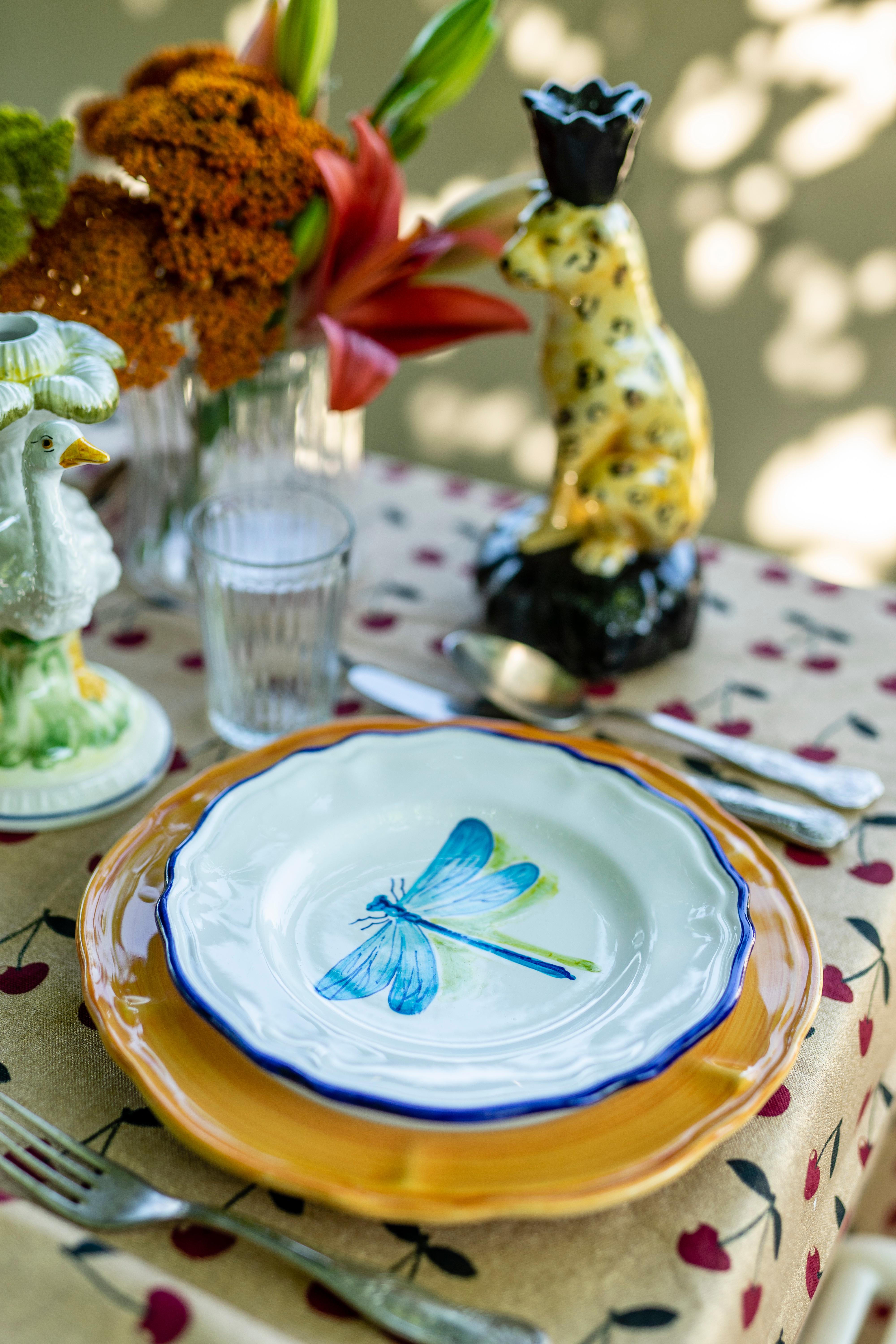 What is more colorful than a colorfulr insect?
Butterflies, dragonflies, beed and ladybugs will make your table sparkle.