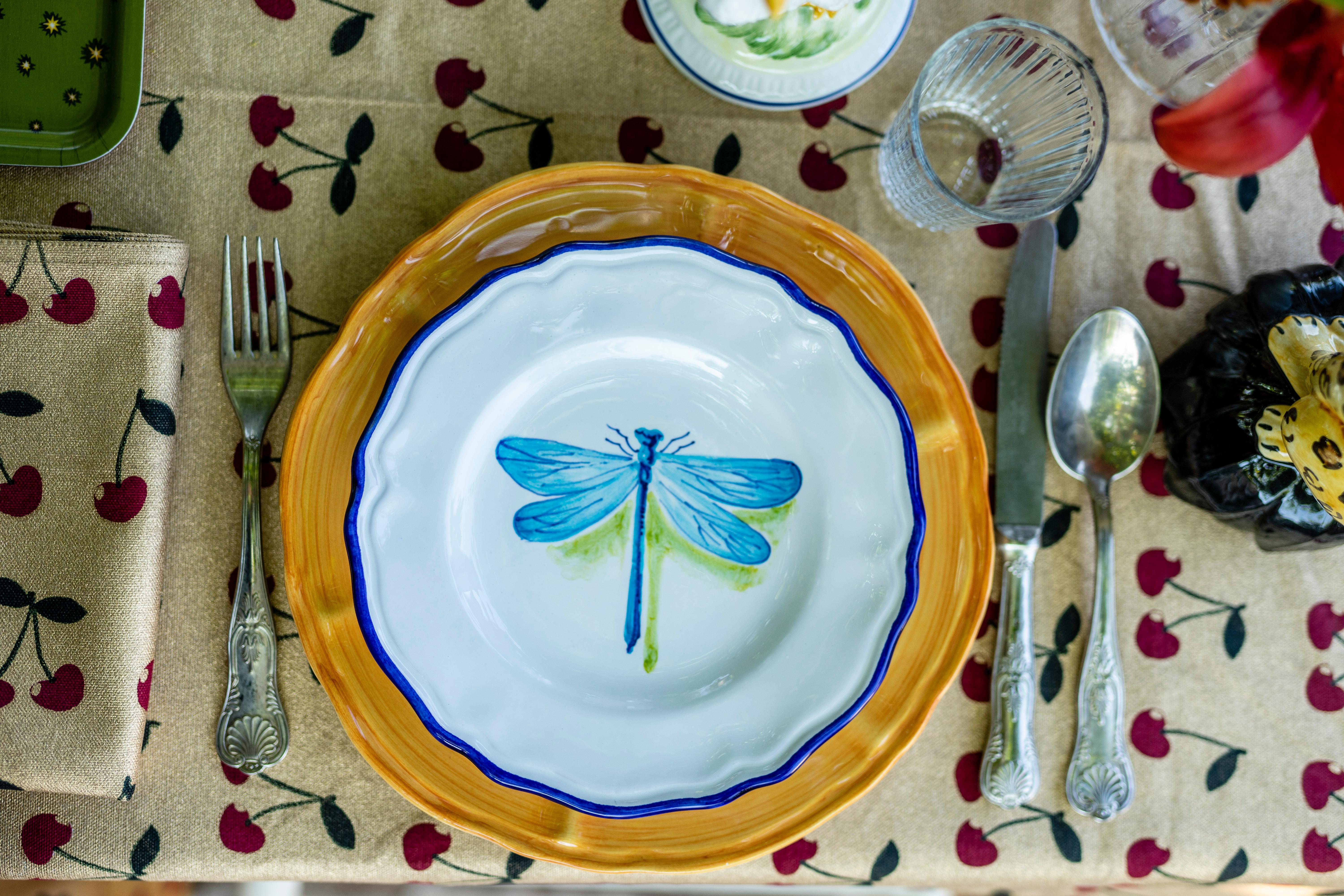 italien Assiette plate en céramique peinte à la main - Dragonfly, collection Insect en vente
