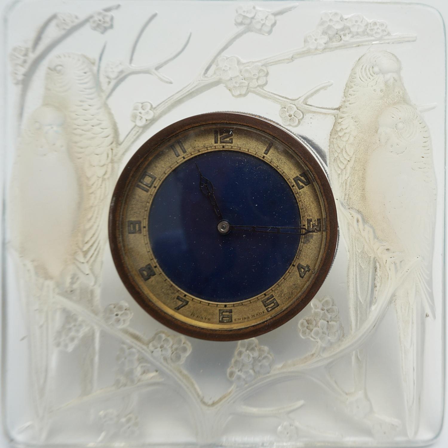 'Inseperables' Art Deco Opalescent Clock by Rene Lalique In Good Condition In Forest Row, East Sussex